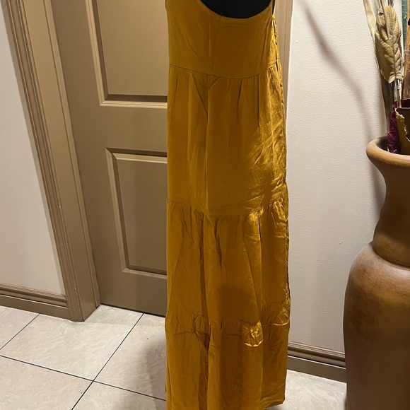 Dress size Small long really cute - Picture 4 of 4